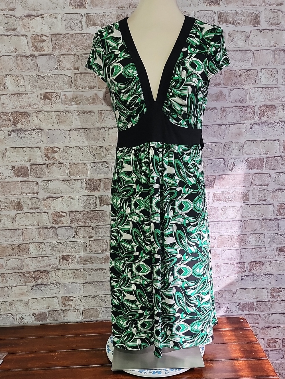 Bisou Bisou Green and Black V-Neck Midi Dress